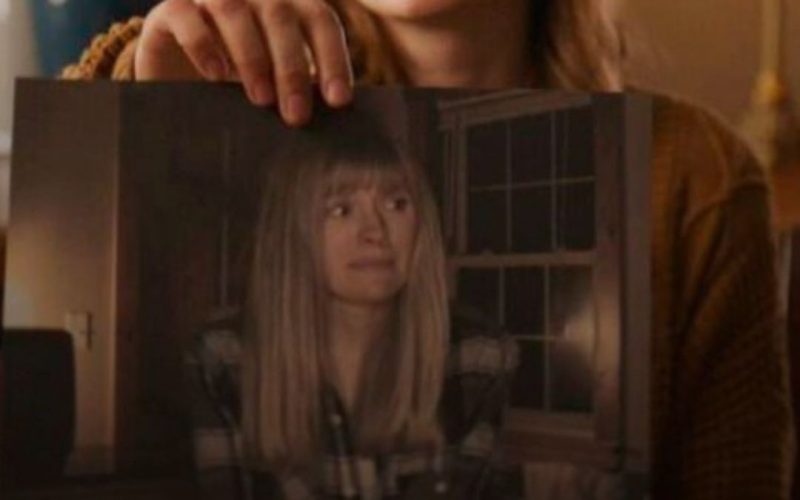 ‘Terror em Shelby Oaks’ estreia no Halloween com uma história sobre duas irmãs e um desaparecimento macabro 💖👻