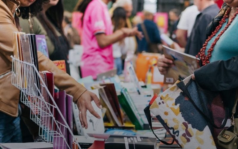 A Flipei venceu! Festival de livros que enfrentou a censura bate recordes de público e vendas 📚💖