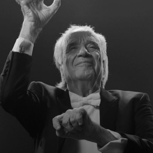 João Carlos Martins e Bachiana Filarmônica no teatro Santander: uma noite de magia e superação! 🎶💖