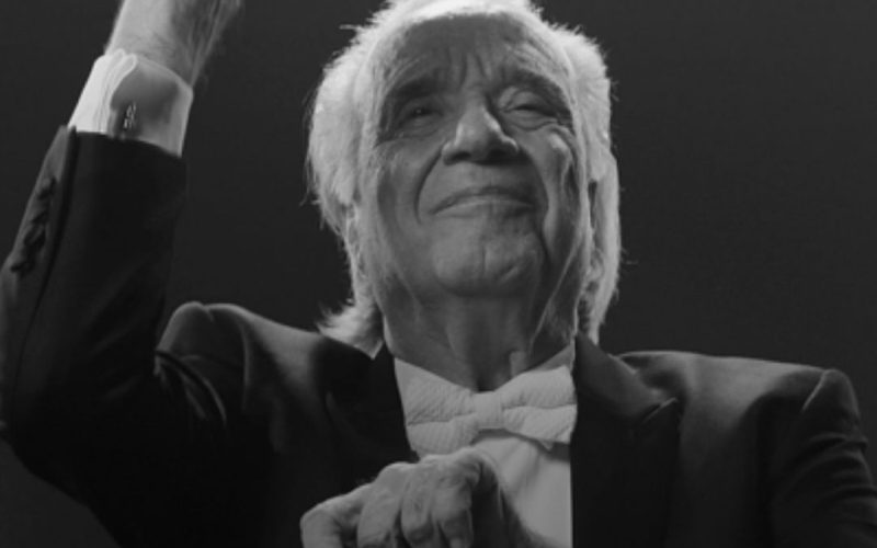 João Carlos Martins e Bachiana Filarmônica no teatro Santander: uma noite de magia e superação! 🎶💖