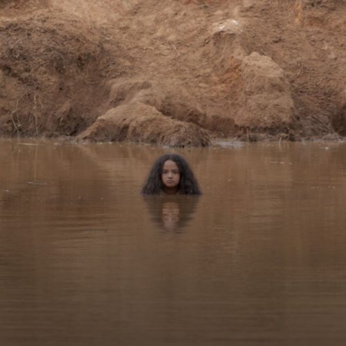 “O Silêncio das Ostras”: drama nacional de Brumadinho e Mariana chega aos cinemas! 💔🌊