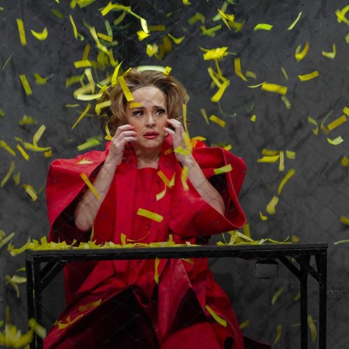 Gabriela Duarte volta com solo que desvenda a identidade e a alma feminina 🎭
