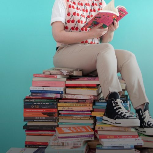 TikTok e Galera Record lançam concurso para descobrir autores de fantasia!
