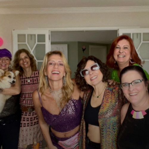 ‘Temos fome, somos loucas’: o livro que celebra a união e a força de um clube de leitura feminino 💖📖