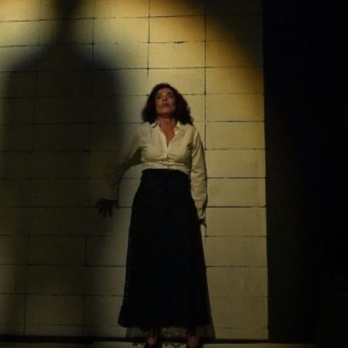 “Gala Dalí”: peça com Mara Carvalho PRORROGADA em SP! Descubra os segredos da musa surrealista 🎭✨