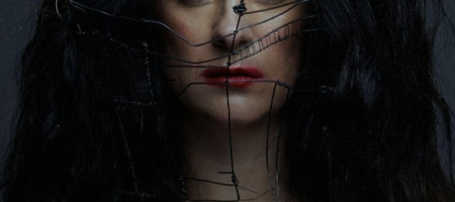 Mariana Rosa desafia padrões em “Quando Eu Era Mulher” no Teatro Estúdio