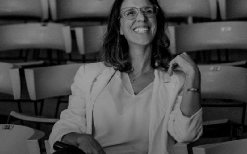 DRAMA TALKS: Daniela Stirbulov fala sobre liderença, ética e o espaço da mulher na direção teatral
