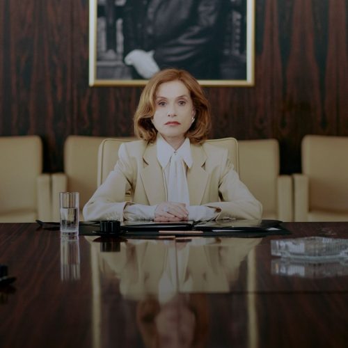 “A Mulher Mais Rica do Mundo” traz Isabelle Huppert em sátira francesa
