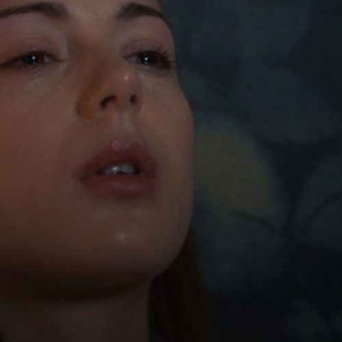 Código 100: série mergulha em uma caçada eletrizante para dar voz a mulheres vítimas de serial killer 💖🕵️‍♀️