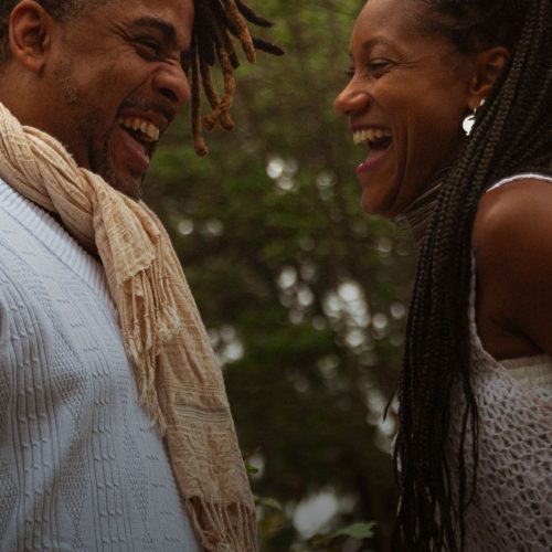 No ‘Negras Melodias Show’, a força de Elisa de Sena se une ao afropop de Alysson no Teatro de Contêiner 💖🎶