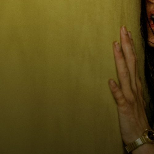 Backrooms: Renate Reinsve e Lukita Maxwell lideram o terror da A24