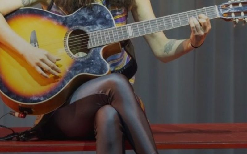 Mel Lisboa atrai 250 mil pessoas em fenômeno sobre Rita Lee e volta a SP