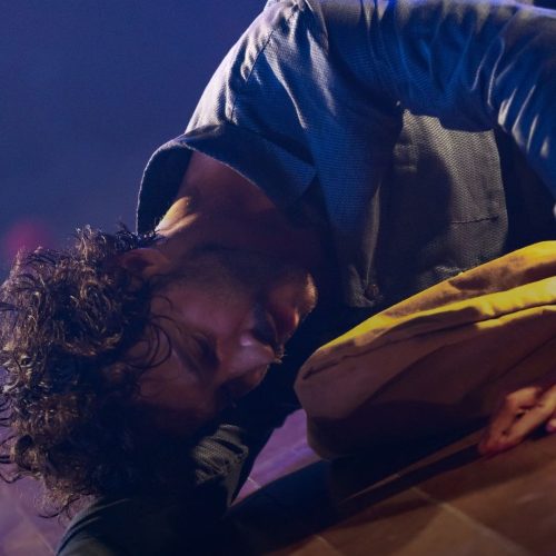 “PAI” em SP: O solo teatral que desafia traumas e promete cura no palco! 🎭