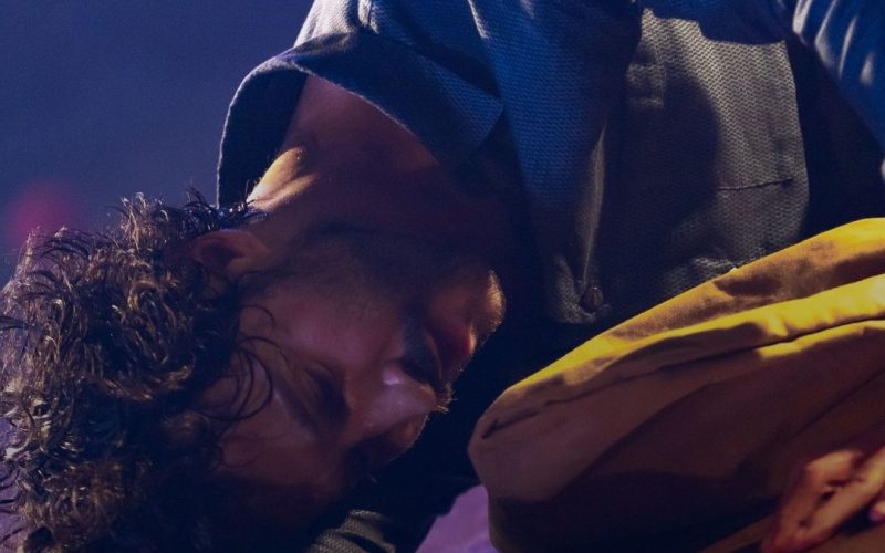 “PAI” em SP: O solo teatral que desafia traumas e promete cura no palco! 🎭